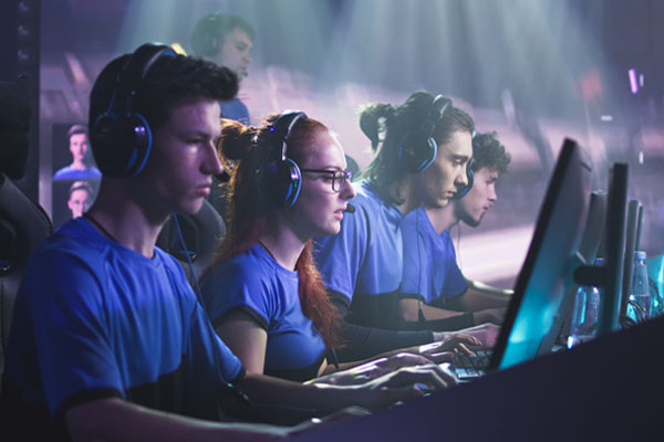 Dota 2中如何避免吸引塔的仇恨